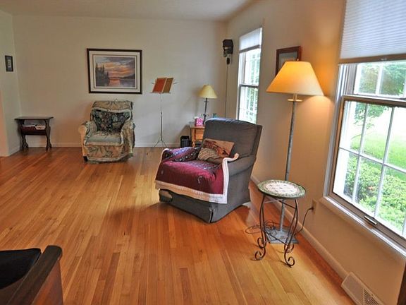 5th image of 2340 Beechwood Dr