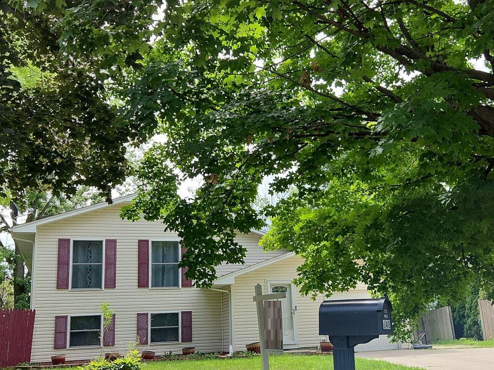 1st image of 855 W 72nd Ct