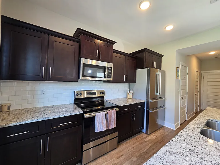 6006 Hillside Ln — Photo 6