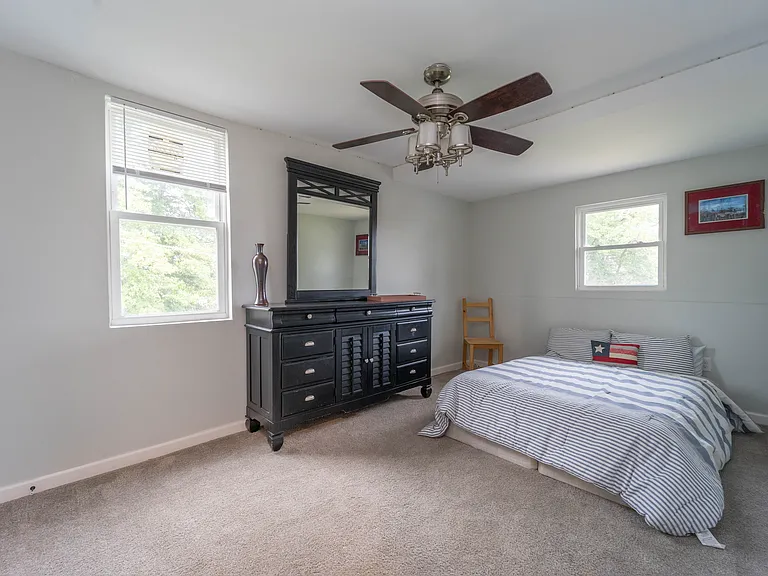 8033 Edgewater Ave — Photo 37