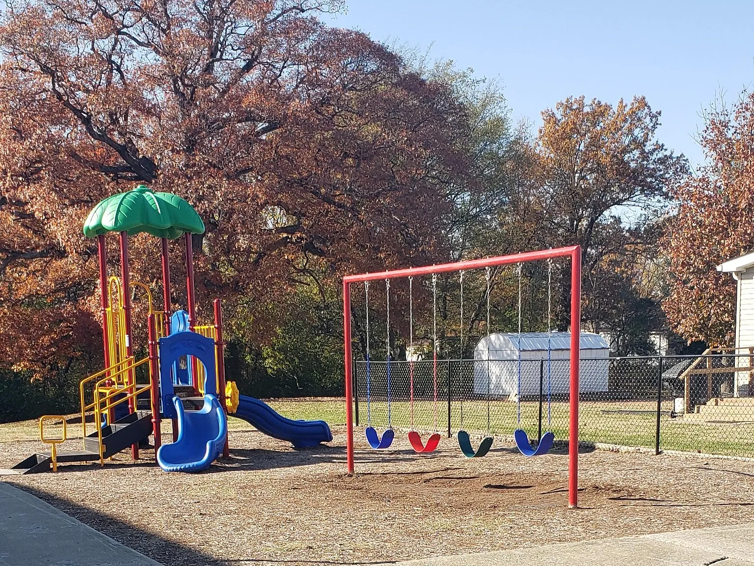 Edwards Manor Apts — Photo 3