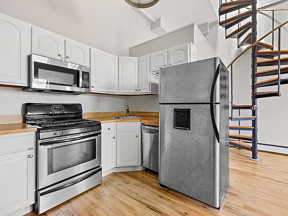 4th image of 557 6th Ave APT 5R