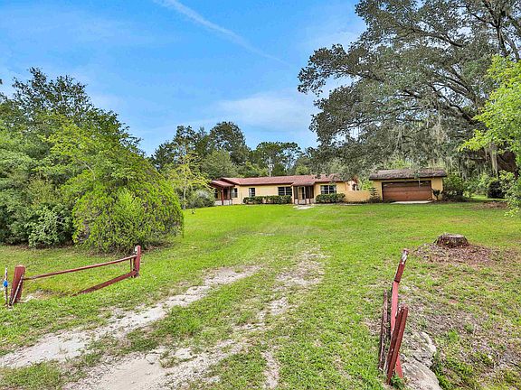 5th image of 2100 Deerwood Acres Dr
