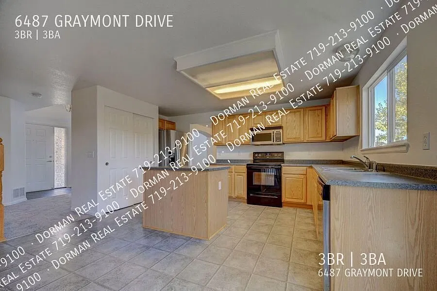 2-Story Home in Ridgeview Area! — Photo 3
