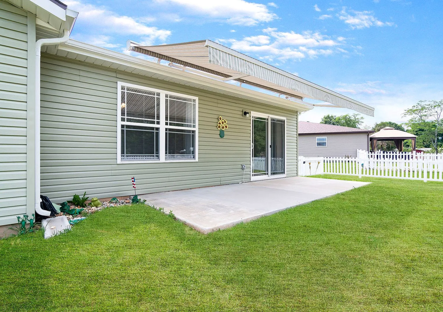 3 bedroom 2 bath 2 Car Garage with fenced yard for rent, Hollister, MO — Photo 1