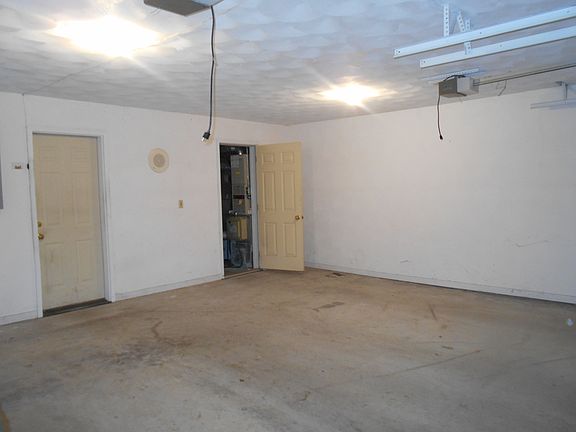 4th image of 10 Augusta Pl