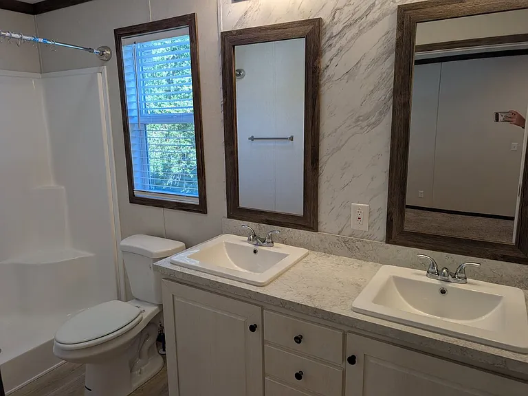 Avon Lakes Estates — Photo 10