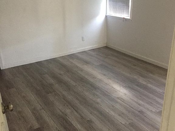 5th image of 1308 W 89th St