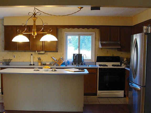 5th image of 327 Lakeshore Dr