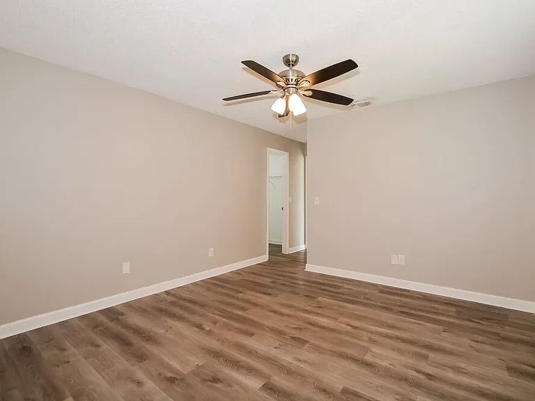 426 Iowa Woods Cir E — Photo 9