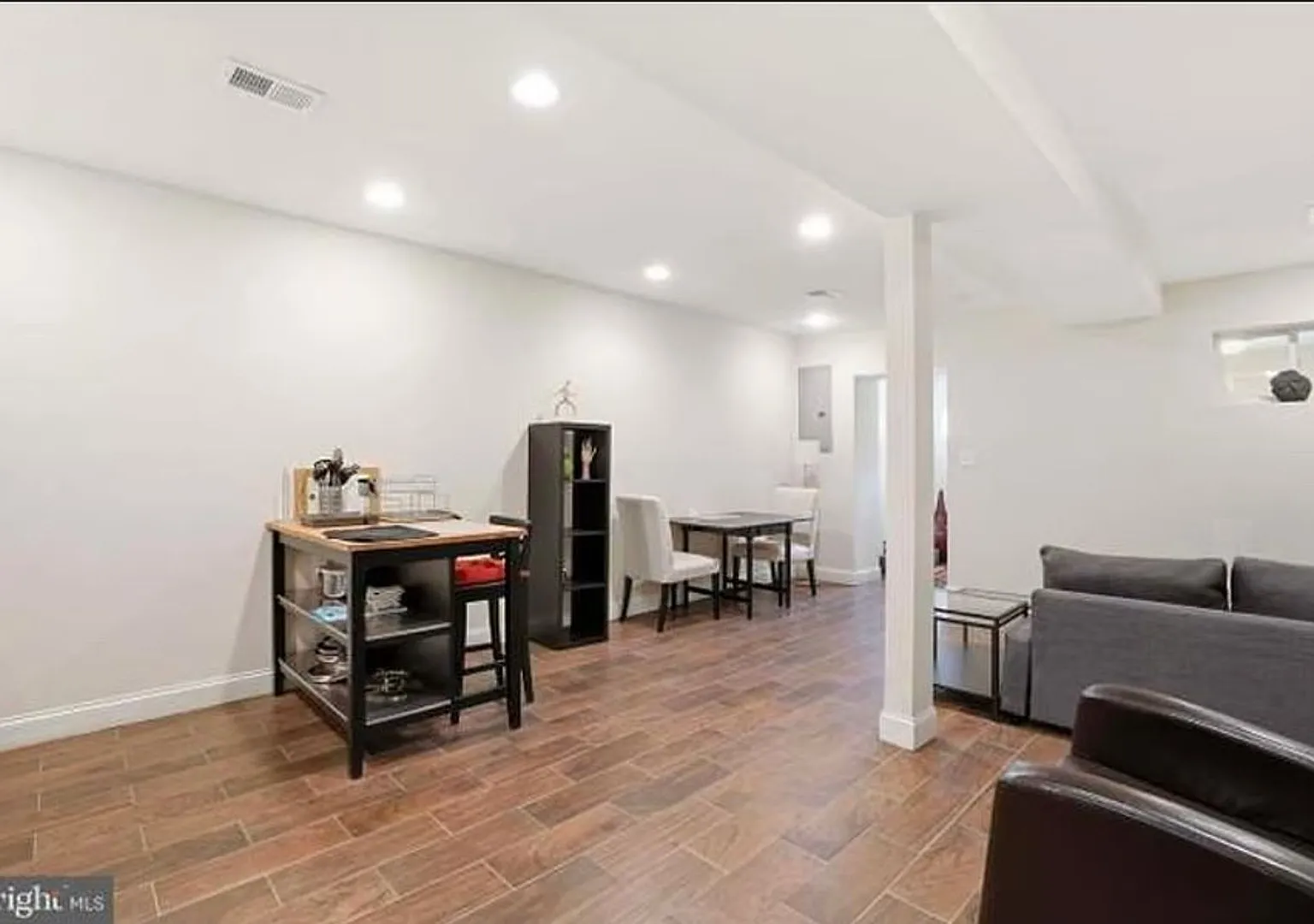 813 Delafield Pl NW — Photo 2