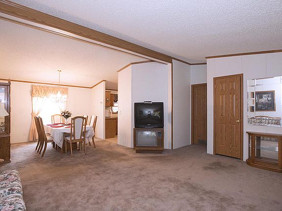 3rd image of 1139 Autumn Dr