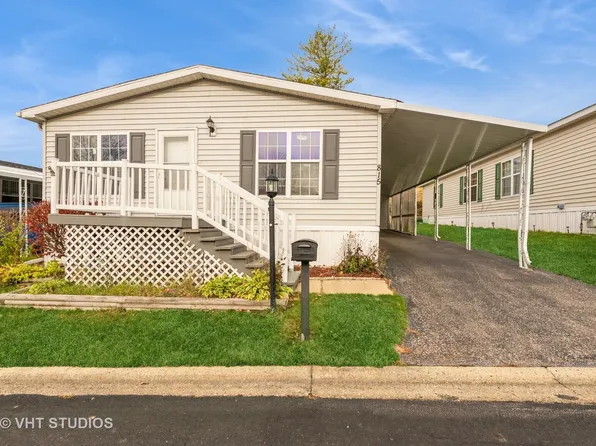 815 Oakbrook Dr, Crystal Lake, IL 60014