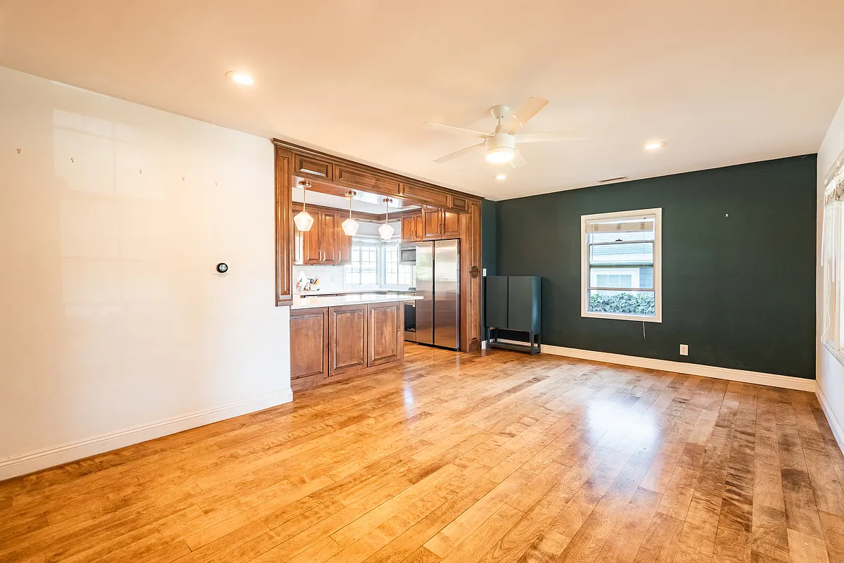 Building Photo - 7744 Pickering Ave