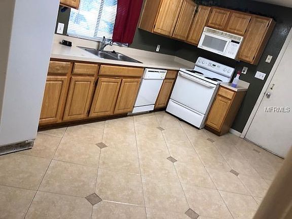 3rd image of 8480 Oak Bluff Dr
