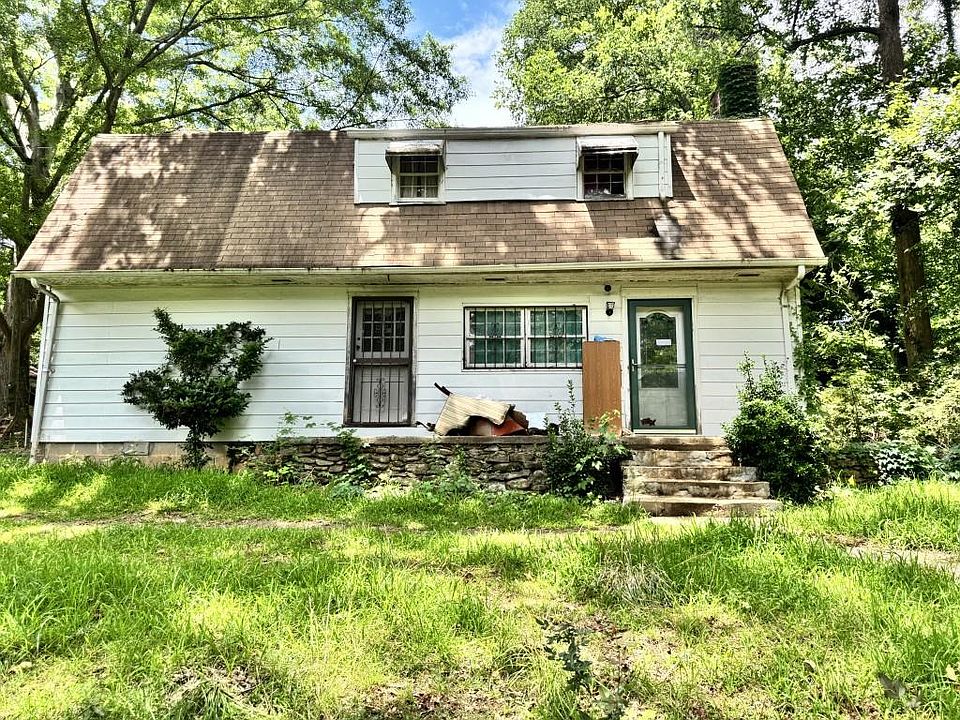 1st image of 874 Edwin Pl NW