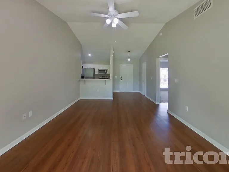 7833 Manor Dr — Photo 3