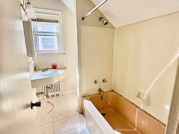 5th image of 669 College Ave Floor 2