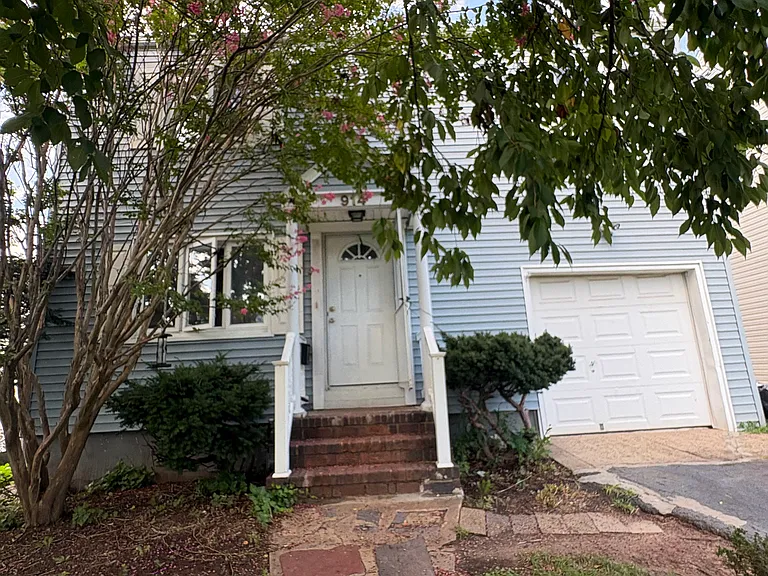 914 Miltonia St — Photo 4