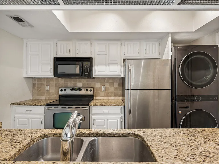 3105 San Jacinto St #220 — Photo 28