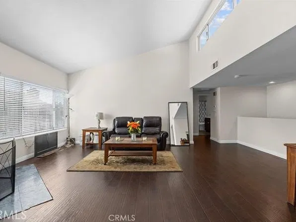 9382 Shadowood Dr, Montclair, CA 91763