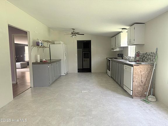 3rd image of 4007 Savannah Court