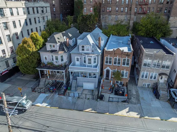 2916 Heath Avenue image 2 of 35