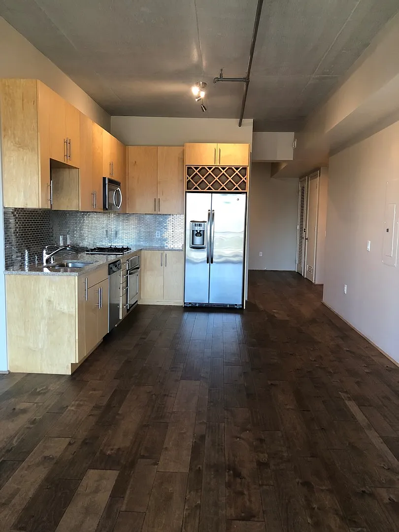 Juhl Loft Style Living 1 Bedroom + Den Unit For Lease — Photo 2