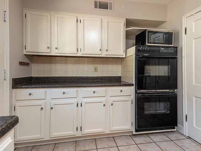 500 Colonial Rd — Photo 13