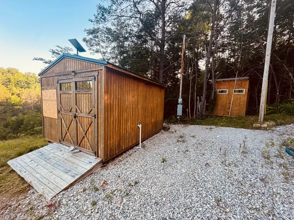141 Bark Rd, Waco, KY 40385