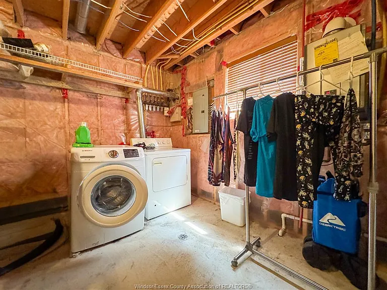 4583 Helsinki Cres — Photo 28