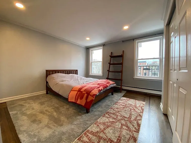 18 Bright St #D — Photo 4