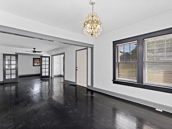 2nd image of 2918 Parkwood Blvd