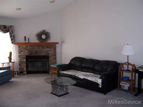 3rd image of 46529 Heathmoor Dr