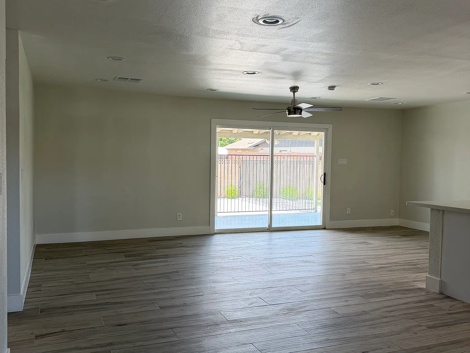 4 bed, 1992 sqft, $3,495 — Photo 3