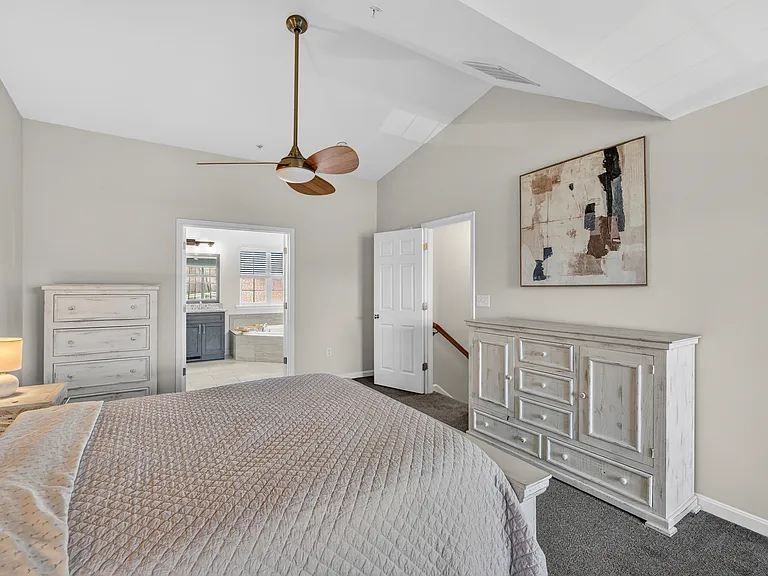 121 Polo Way — Photo 33
