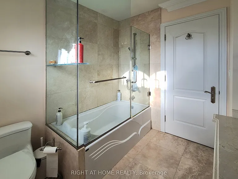378 Douglas Ave — Photo 19
