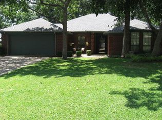 6820 Inwood Dr, North Richland Hills, TX 76182