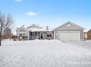 943 Red Tail Dr, Coopersville, MI 49404