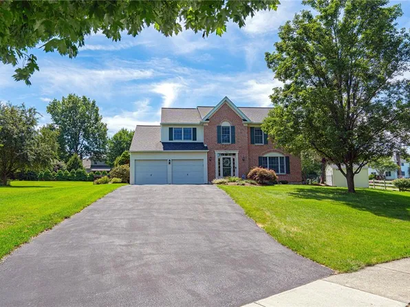 7303 Peppermint Ct, Macungie, PA 18062