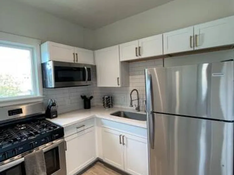 376 E Broadway #5 — Photo 2