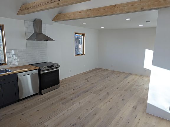 5th image of 558 Valle Chamiso Ln