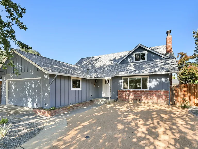 1611 Clemson Dr — Photo 3