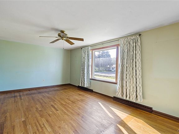 4th image of 6355 Lakeshore Rd