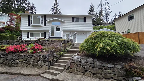 4402 Thomson Ave Photo 1