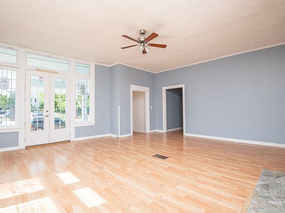 5th image of 117 E Glenwood Ave #1