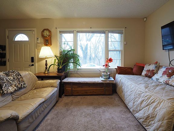 5th image of 302 E 83rd St #302