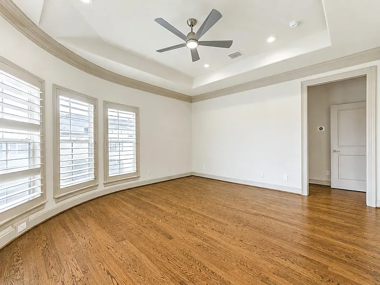 6302 Prague St — Photo 27