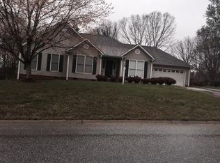 112 Oak Wind Cir, Greer, SC 29651