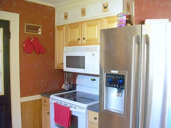 5th image of 1719 N College Ave